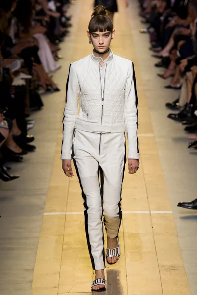 Look 22